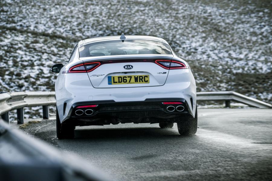  Kia Stinger GT-Line (CK) 2017 года  (UK) (фото 13 из 37)